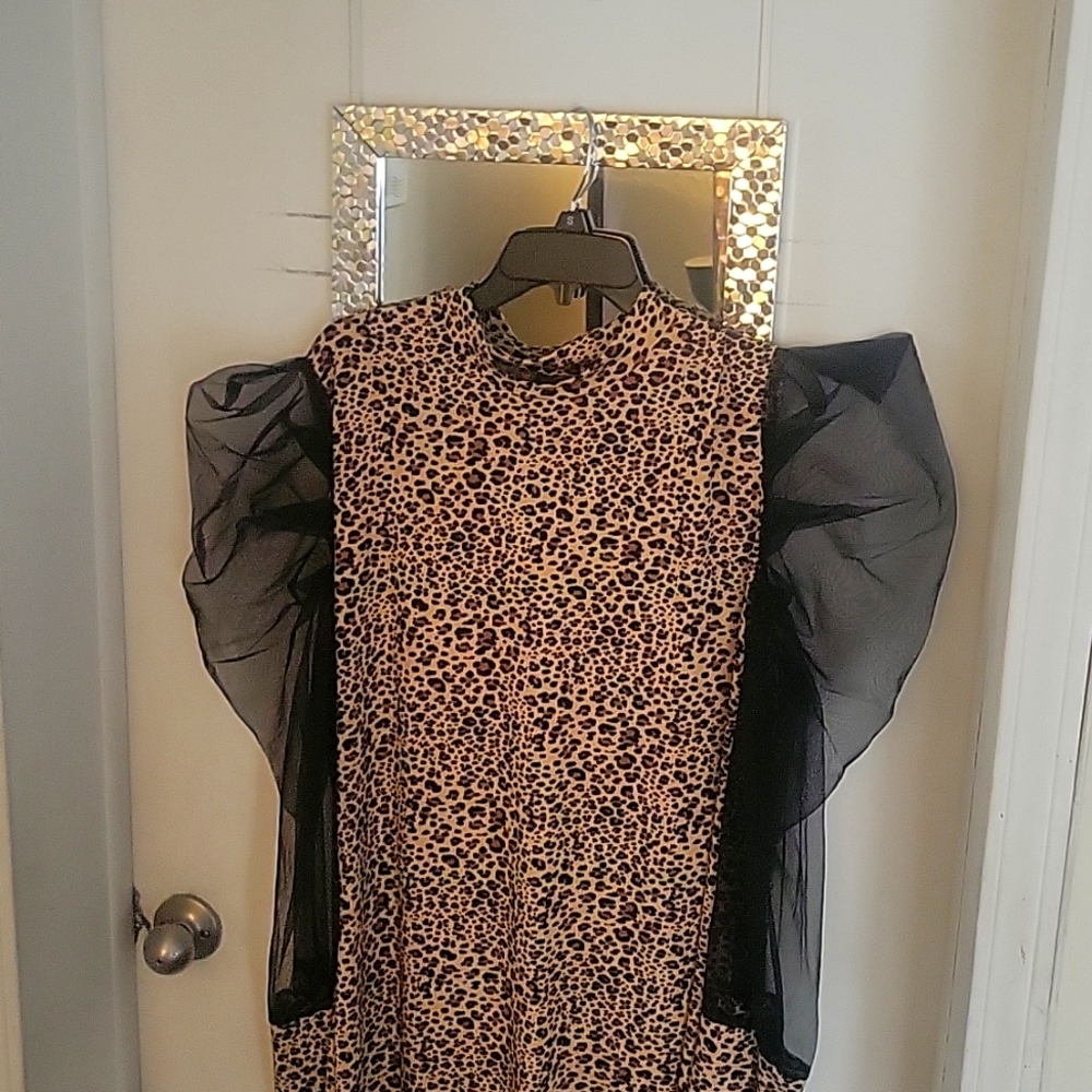 Leopard dress with mess long-sleeved